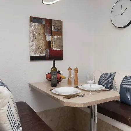 Santa Maria 41 - One Bed On The Ground Floor With Apartment *