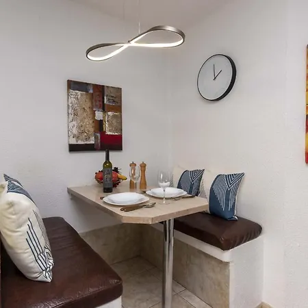 Santa Maria 41 - One Bed On The Ground Floor With Appartement *